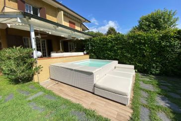 Foto Casa Bifamiliare Rif.F350 in vendita situato a Forte dei Marmi