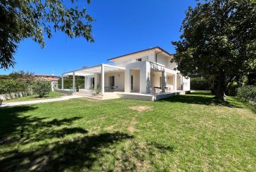 Foto Villa con Piscina Rif.F331 in vendita situato a Forte dei Marmi