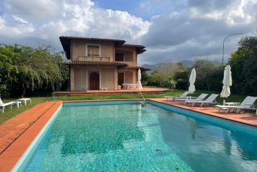 Main photo about Villa with swimming pool Ref.F990 for sale located in Forte dei Marmi