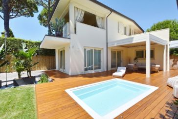 Foto Villa Rif.F345 in vendita situato a Forte dei Marmi