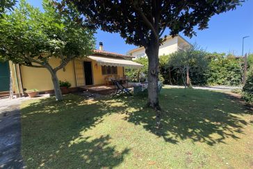 Foto Villa Rif.F981 in vendita situato a Forte dei Marmi
