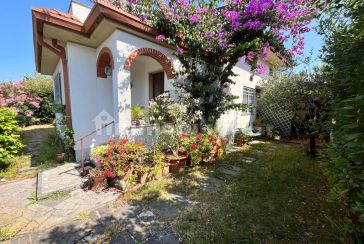 Main photo about Villa Ref.F989 for sale located in Forte dei Marmi
