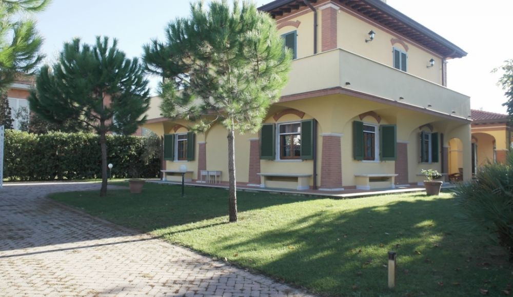 Foto principale, panoramica Villa con Piscina Rif.F521